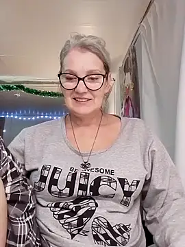 irinamaux online show from 11/28/25, 12:22