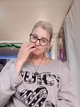 irinamaux online show from 11/26/25, 07:52