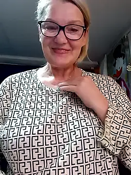 irinamaux online show from 04/12/26, 04:38