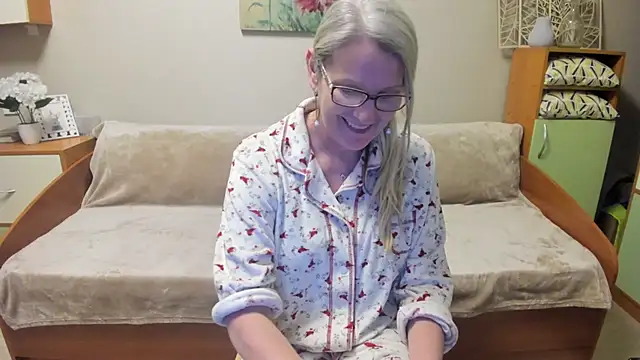 Snapshot of irinamaux chatting on 03/15/25, 07:59 irinamaux online show from 03/15/25, 07:59