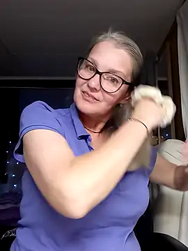 irinamaux online show from 10/24/25, 04:17