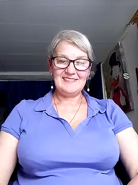 Snapshot of irinamaux chatting on 06/27/26, 12:22 irinamaux online show from 06/27/26, 12:22