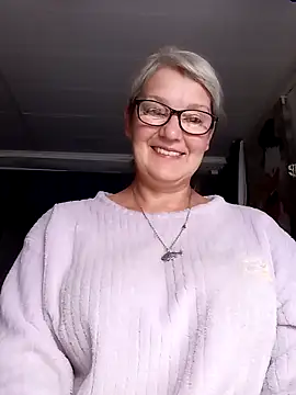 Snapshot of irinamaux chatting on 06/15/26, 12:44 irinamaux online show from 06/15/26, 12:44