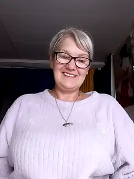 Snapshot of irinamaux chatting on 07/10/26, 02:33 irinamaux online show from 07/10/26, 02:33