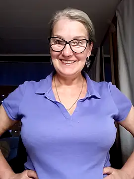 Snapshot of irinamaux chatting on 09/18/25, 01:52 irinamaux online show from 09/18/25, 01:52