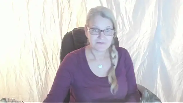 Snapshot of irinamaux chatting on 03/07/25, 05:29 irinamaux online show from 03/07/25, 05:29