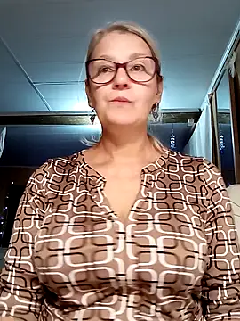 Snapshot of irinamaux chatting on 10/10/25, 04:41 irinamaux online show from 10/10/25, 04:41
