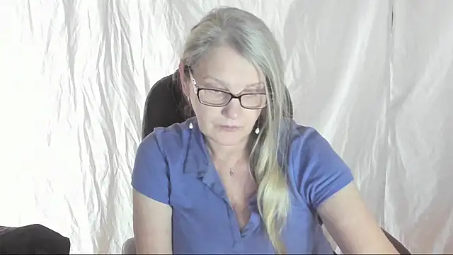 Snapshot of irinamaux chatting on 03/22/25, 08:51 irinamaux online show from 03/22/25, 08:51