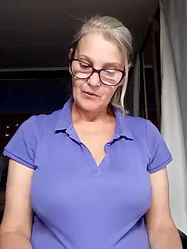 Snapshot of irinamaux chatting on 10/03/25, 03:46 irinamaux online show from 10/03/25, 03:46
