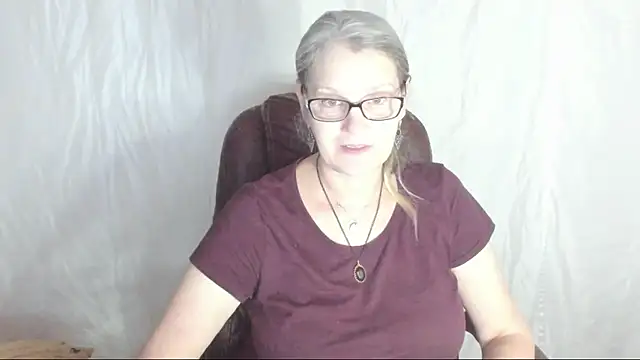 Snapshot of irinamaux chatting on 03/02/25, 03:30 irinamaux online show from 03/02/25, 03:30