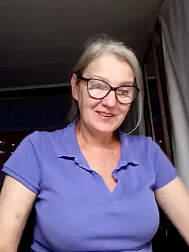Snapshot of irinamaux chatting on 09/16/25, 05:30 irinamaux online show from 09/16/25, 05:30