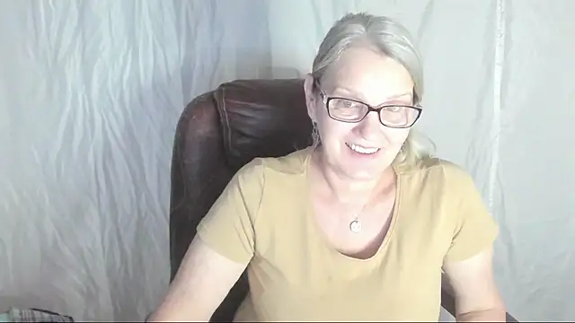 Snapshot of irinamaux chatting on 03/06/25, 07:47 irinamaux online show from 03/06/25, 07:47