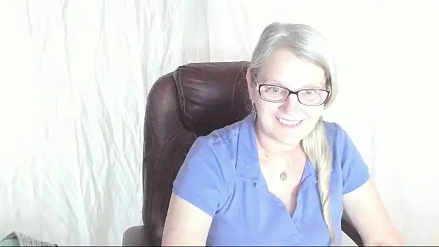 Snapshot of irinamaux chatting on 03/08/25, 01:57 irinamaux online show from 03/08/25, 01:57
