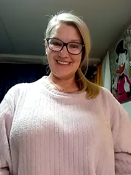 irinamaux online show from 04/05/26, 07:42