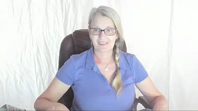 Snapshot of irinamaux chatting on 03/07/25, 12:56 irinamaux online show from 03/07/25, 12:56