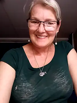 Snapshot of irinamaux chatting on 07/11/26, 03:12 irinamaux online show from 07/11/26, 03:12