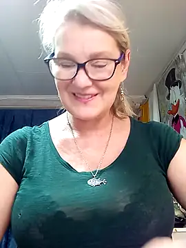 Snapshot of irinamaux chatting on 05/17/26, 07:25 irinamaux online show from 05/17/26, 07:25