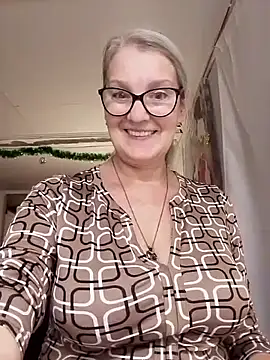 irinamaux online show from 11/29/25, 10:54