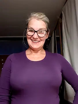 Snapshot of irinamaux chatting on 09/26/25, 12:39 irinamaux online show from 09/26/25, 12:39