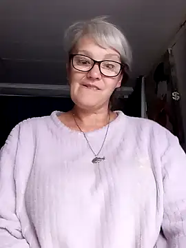 Snapshot of irinamaux chatting on 06/11/26, 03:58 irinamaux online show from 06/11/26, 03:58