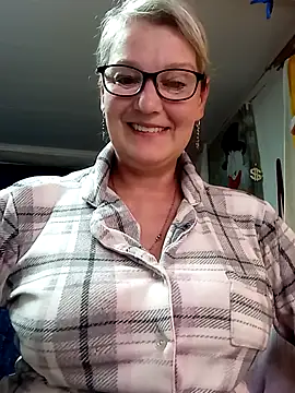 Snapshot of irinamaux chatting on 05/28/26, 12:51 irinamaux online show from 05/28/26, 12:51