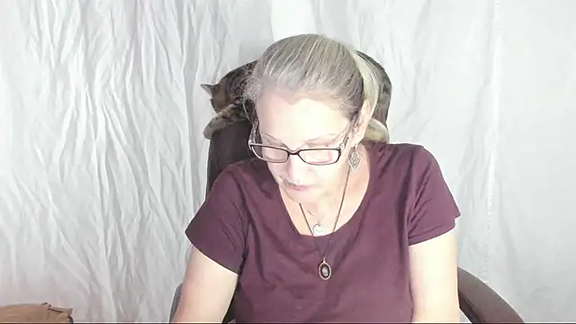 Snapshot of irinamaux chatting on 03/02/25, 08:48 irinamaux online show from 03/02/25, 08:48