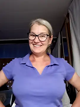 Snapshot of irinamaux chatting on 09/10/25, 05:39 irinamaux online show from 09/10/25, 05:39