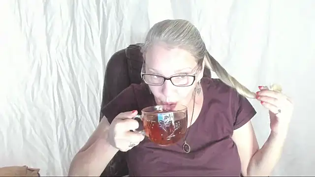 Snapshot of irinamaux chatting on 03/02/25, 12:25 irinamaux online show from 03/02/25, 12:25