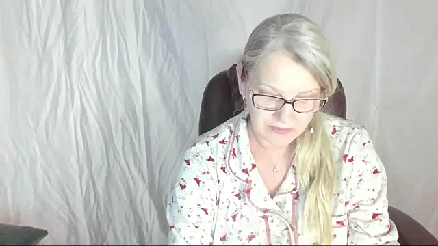 Snapshot of irinamaux chatting on 03/20/25, 05:46 irinamaux online show from 03/20/25, 05:46