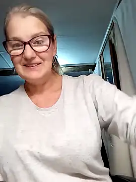 Snapshot of irinamaux chatting on 10/11/25, 05:08 irinamaux online show from 10/11/25, 05:08