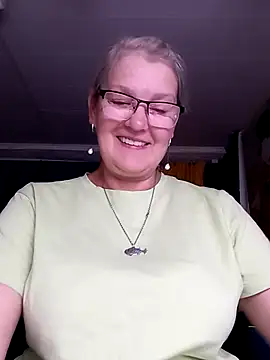 Snapshot of irinamaux chatting on 07/11/26, 03:07 irinamaux online show from 07/11/26, 03:07