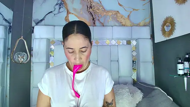 emily madrid online show from 10/08/25, 06:59