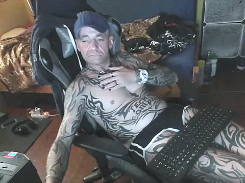 Snapshot of Tomi18cmm2 chatting on 09/28/25, 06:20 Tomi18cmm2 online show from 09/28/25, 06:20