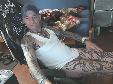 Snapshot of Tomi18cmm2 chatting on 09/27/25, 01:17 Tomi18cmm2 online show from 09/27/25, 01:17