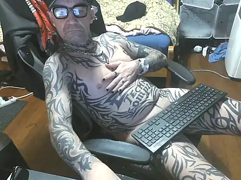 Snapshot of Tomi18cmm2 chatting on 11/04/25, 06:33 Tomi18cmm2 online show from 11/04/25, 06:33