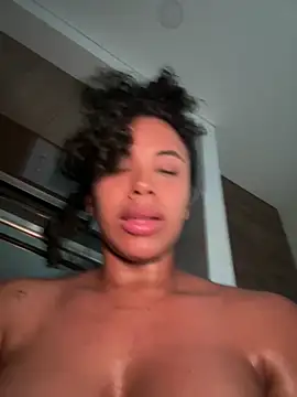 Snapshot of Brunettexio chatting on 02/05/25, 03:34 Brunettexio online show from 02/05/25, 03:34