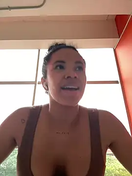 Snapshot of Brunettexio chatting on 03/04/25, 10:05 Brunettexio online show from 03/04/25, 10:05