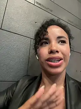 Snapshot of Brunettexio chatting on 03/14/25, 08:10 Brunettexio online show from 03/14/25, 08:10