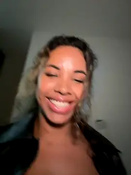 Snapshot of Brunettexio chatting on 10/17/25, 11:50 Brunettexio online show from 10/17/25, 11:50