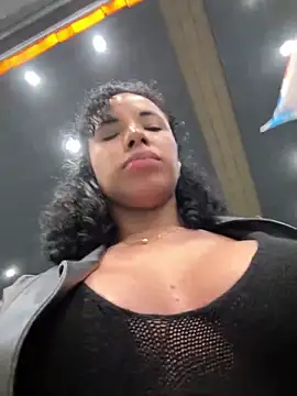 Snapshot of Brunettexio chatting on 03/14/25, 05:05 Brunettexio online show from 03/14/25, 05:05