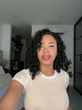 Snapshot of Brunettexio chatting on 03/09/25, 07:48 Brunettexio online show from 03/09/25, 07:48