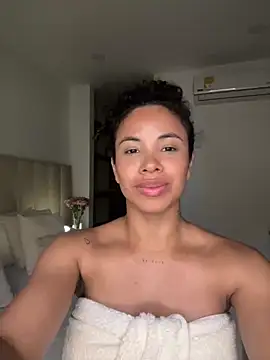 Snapshot of Brunettexio chatting on 01/25/25, 01:32 Brunettexio online show from 01/25/25, 01:32