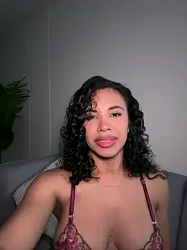 Snapshot of Brunettexio chatting on 02/16/25, 08:00 Brunettexio online show from 02/16/25, 08:00