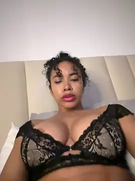 Snapshot of Brunettexio chatting on 02/06/25, 02:22 Brunettexio online show from 02/06/25, 02:22