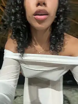 Snapshot of Brunettexio chatting on 03/21/25, 01:13 Brunettexio online show from 03/21/25, 01:13