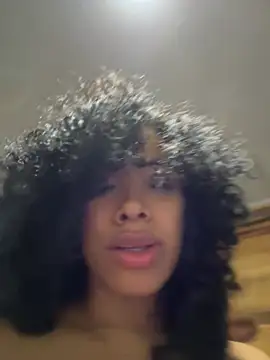 Snapshot of Brunettexio chatting on 03/21/25, 08:50 Brunettexio online show from 03/21/25, 08:50