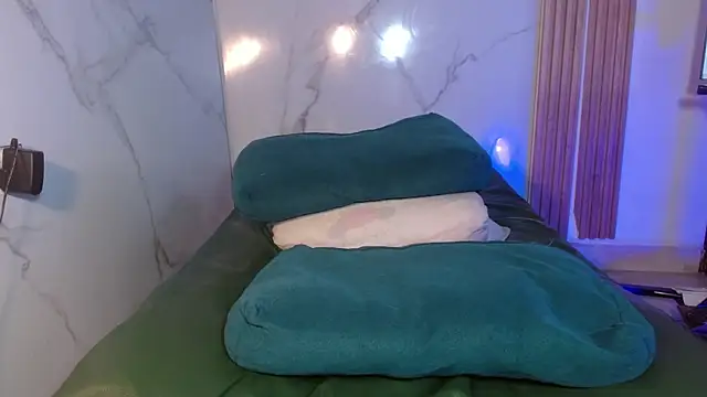 mollyguns online show from 05/05/26, 06:44