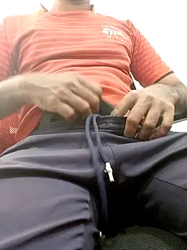Snapshot of mr_slim_body chatting on 04/21/26, 12:23 mr slim body online show from 04/21/26, 12:23