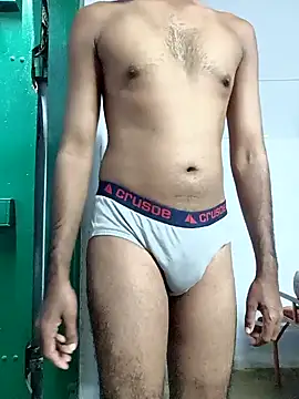 Snapshot of mr_slim_body chatting on 12/13/24, 04:27 mr slim body online show from 12/13/24, 04:27