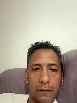 Snapshot of azul33 chatting on 09/14/25, 05:19 azul33 online show from 09/14/25, 05:19